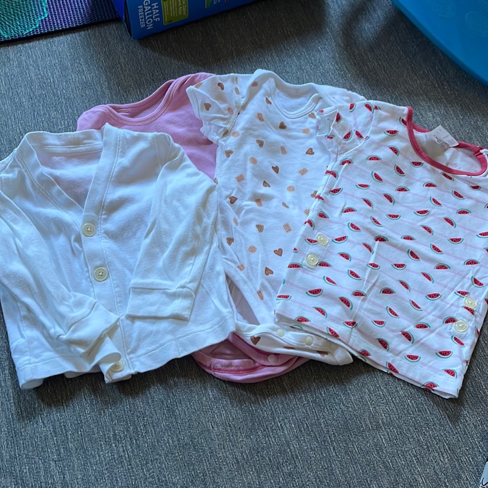 Uniqlo set size 12-18 months